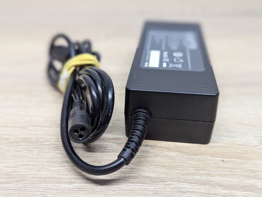 Б/В Універсальний блок живлення AF09,120 Вт,20 В,6 А, 3-pin mini-DIN [ProductHub SKU AF09120]