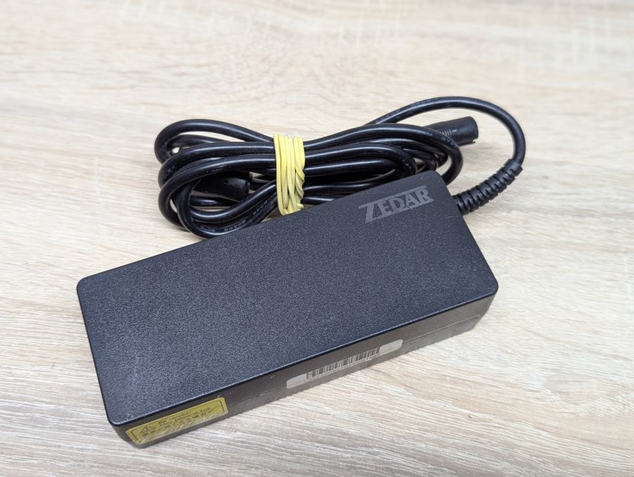 Б/В Універсальний блок живлення AF09,120 Вт,20 В,6 А, 3-pin mini-DIN [ProductHub SKU AF09120]