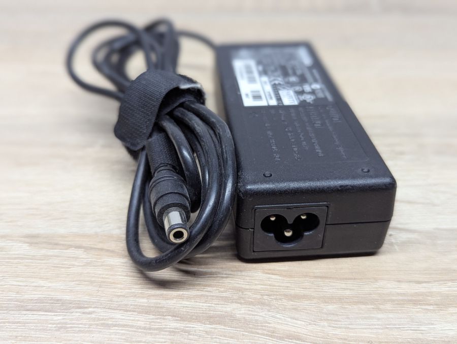 Б/В Блок живлення TOSHIBA PA3378E-1ACA,19 В,3.95 А ,75 Вт,6.3x 3.0 мм [ProductHub SKU PA3378E]