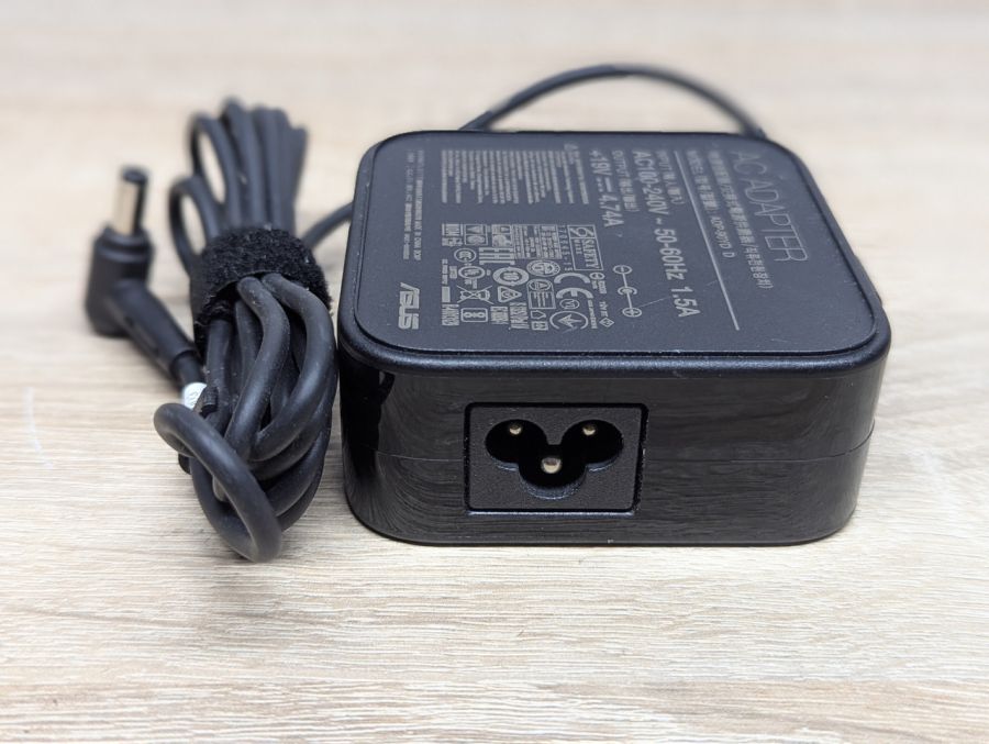 Блок живлення ASUS ADP-90YD D,90 Вт,19 В,4.74 А,5.5 x 2.5 мм Б/В