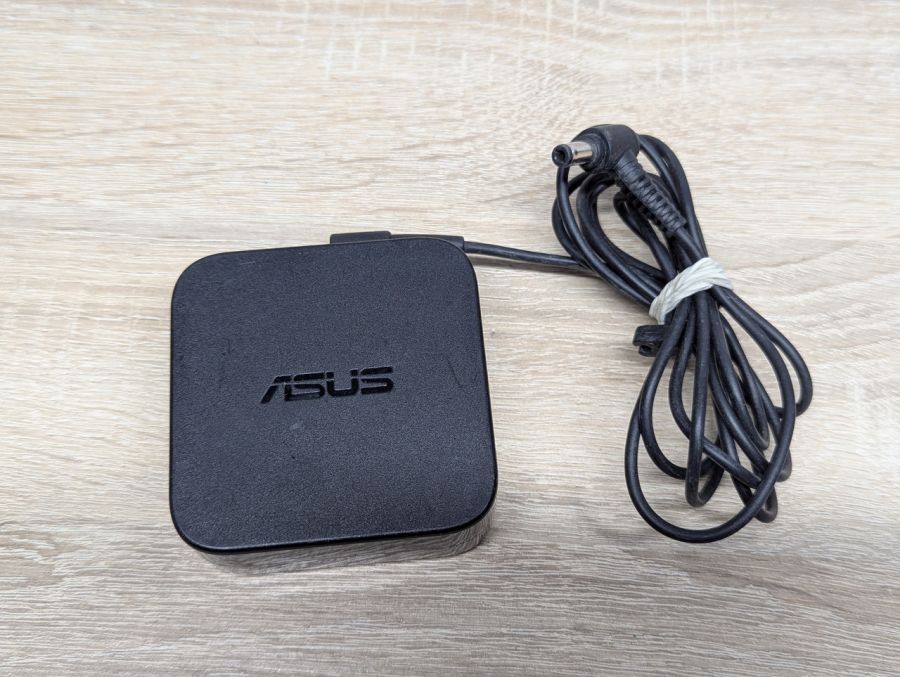 Блок живлення ASUS ADP-65CD B,65 Вт,19 В,3.42 A,5.5 мм x 2.5 мм Б/В