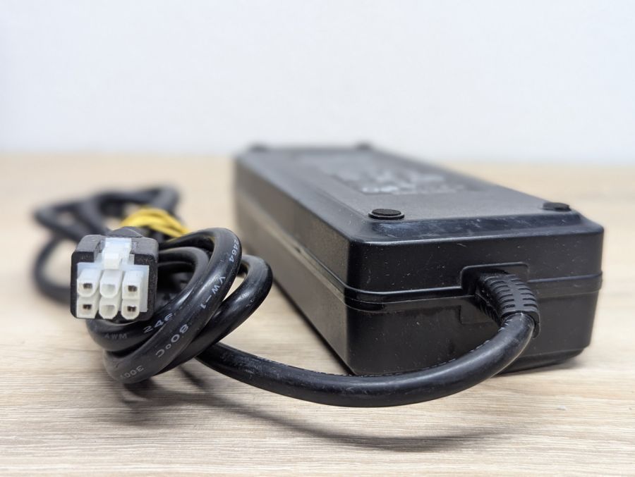 Б/В Блок живлення Guangdong LYD0901000U,90 Вт,9В,10.0А,4-pin DC plug [ProductHub SKU LYD0901000U]