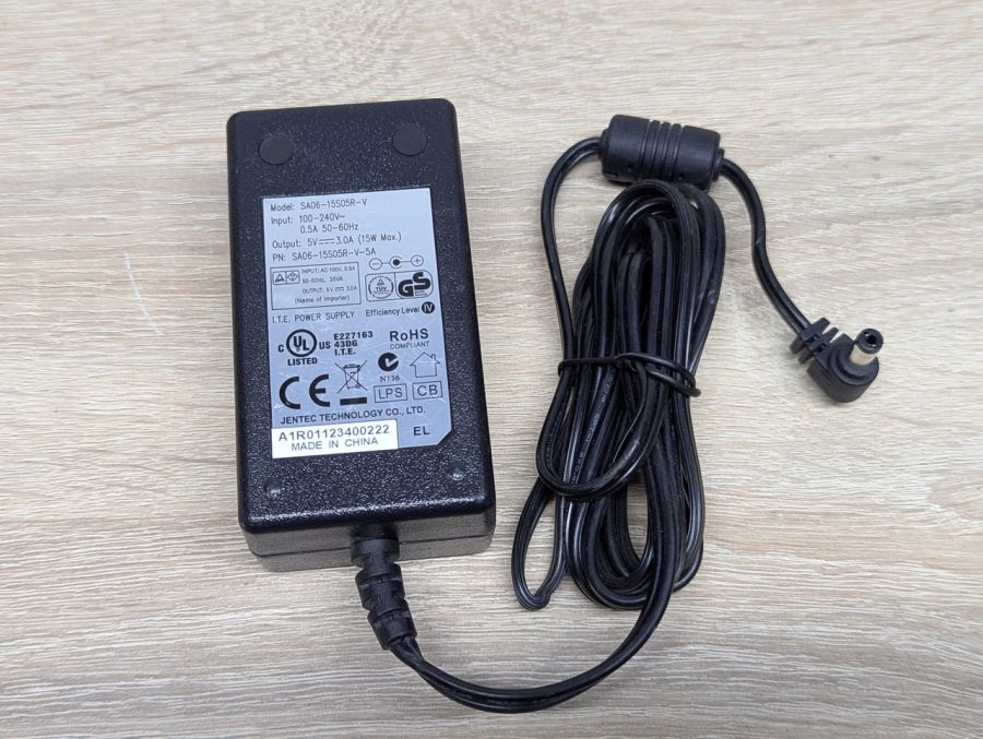 Б/В Блок живлення Jentec SA06-15505R-V,15 Вт,5 В,3.0 А,5.5x2.1мм [ProductHub SKU SA06-15505R]