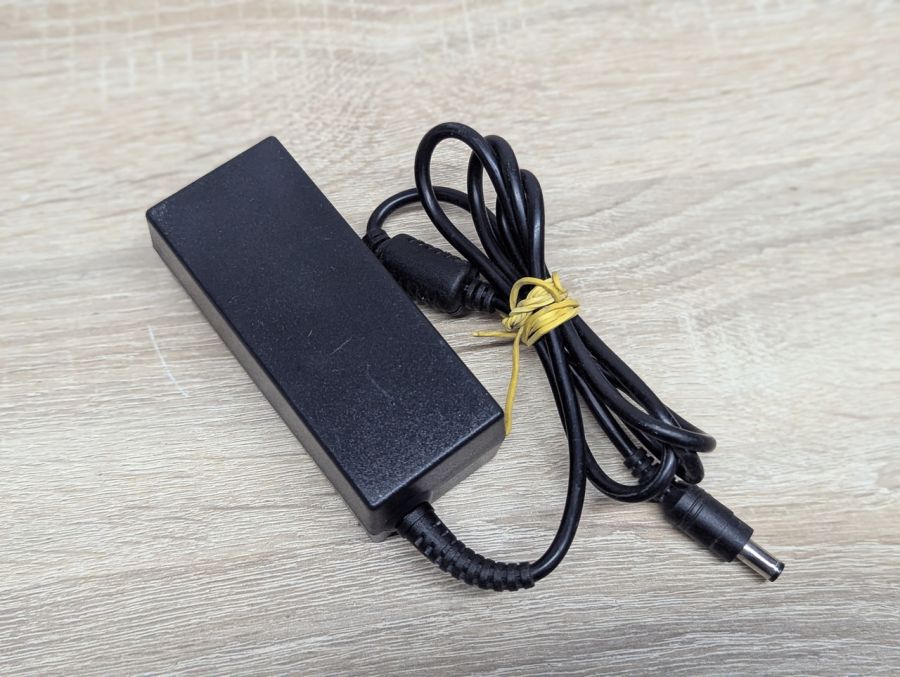 Б/В Блок живлення STK025-19131T,30 Вт,19V,1.31A,5.5x2.5мм [ProductHub SKU STK025]