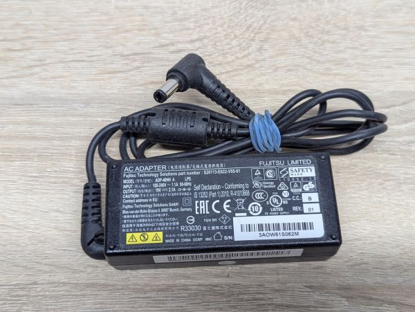 Блок живлення Fujitsu ADP-40HH A,40 W,19V, 2.1 А,5.5x2.5мм Б/В
