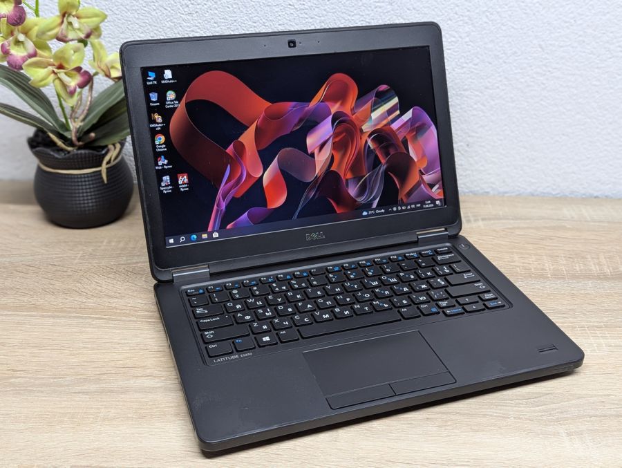 Ноутбук Б/В Dell Latitude E5250, Intel Core i5-5300U, DDR4 8GB, SSD 128GB, 12" HD