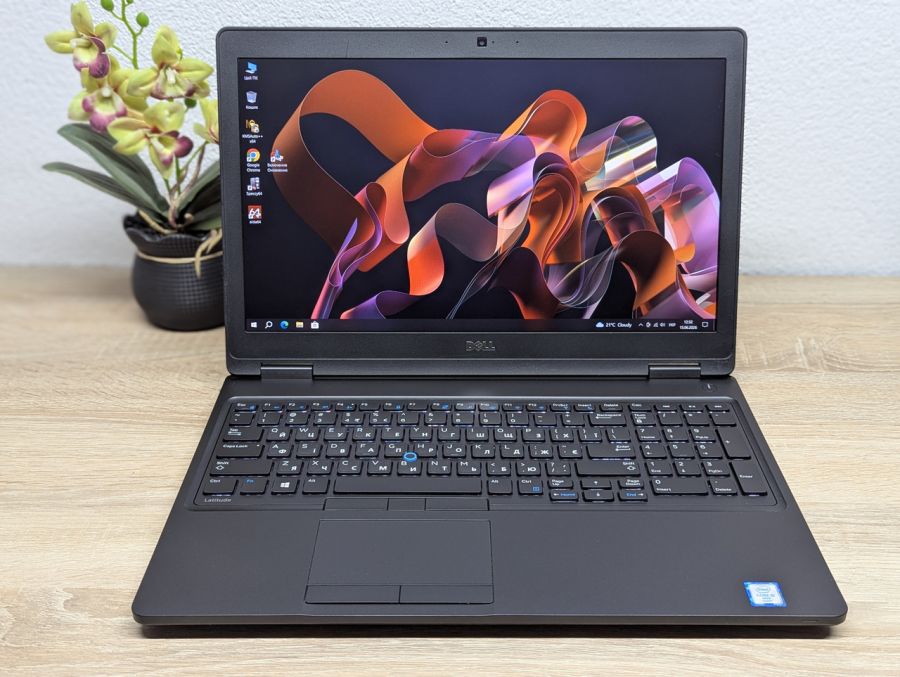 Ноутбук Б/В Dell Latitude 5580, Intel Core i5-6300U, DDR4 8 GB, SSD 256GB, 15.6" Full HD [ProductHub SKU Dell630]