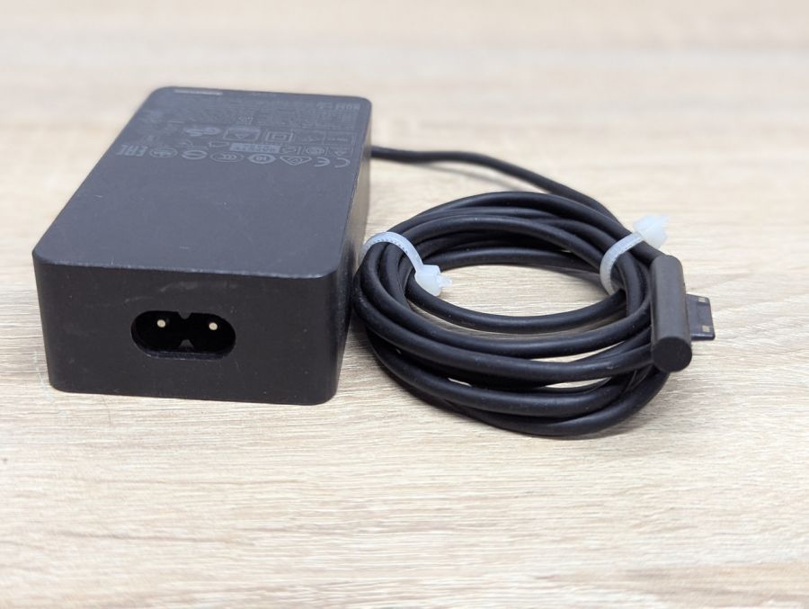 Б/В Блок живлення Microsoft Surface 1706,65W,15V,4A,Surface Connect [ProductHub SKU Surface1706]