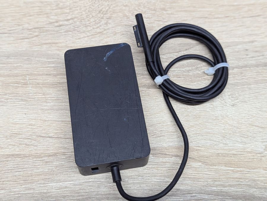 Б/В Блок живлення Microsoft Surface 1706,65W,15V,4A,Surface Connect [ProductHub SKU Surface1706]