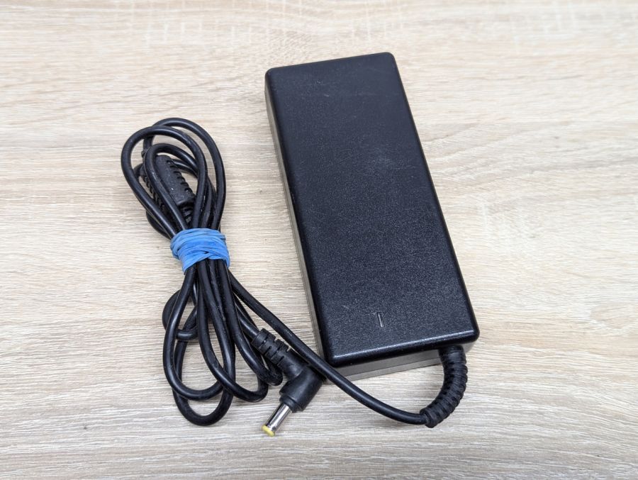 Блок живлення Qoltec 50087,90W,19V,4.74A,5.5 x 1.7 мм Б/В