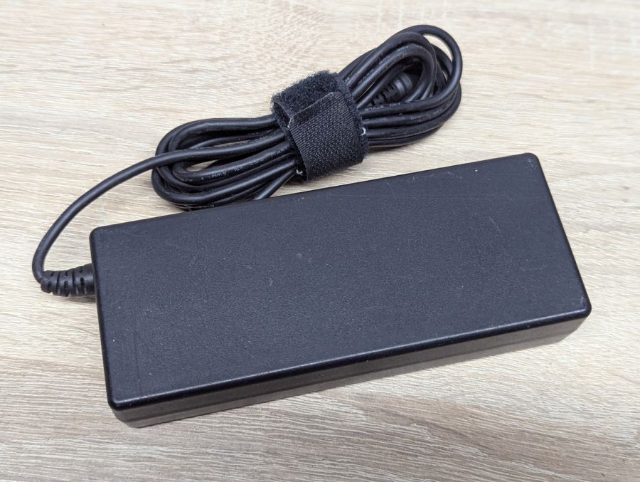 Б/В Блок живлення Toshiba SEB100P2,75W,15 V, 5 A,6.3 x 3.0 мм [ProductHub SKU PA3201U]