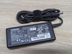 Блок живлення Toshiba PA3754E-1AC3,60W,15 V,4 A,6.3 x3.0 мм Б/В