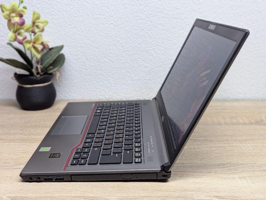 Ноутбук Б/В Fujitsu E744, Intel Core i5-4210M, DDR3 8 GB, SSD 128GB, 14" HD [ProductHub SKU F260]