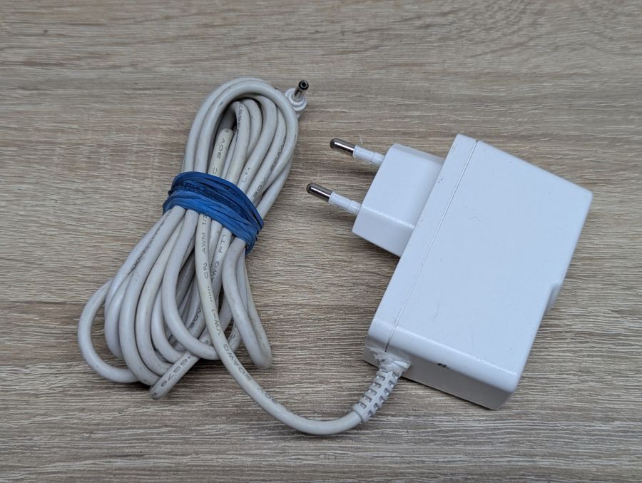 Блок живлення AXIS SA-A138LE,7.5W,5V,1.5A,3.5 мм х 1.35 мм Б/В
