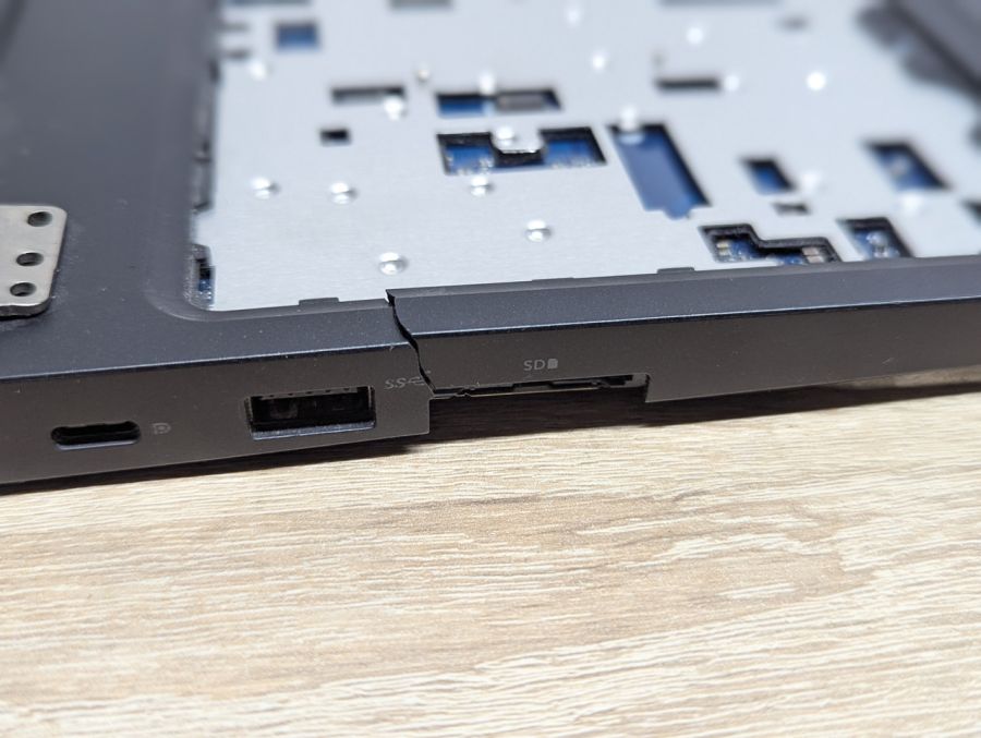 Частина корпусу+материнська плата для ноутбука Dell Latitude 5580 під розбір Б/В