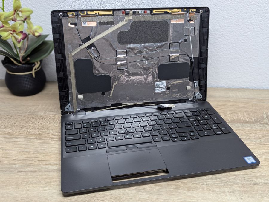 Б/В Ноутбук Dell Latitude 5500 під розбір або відновлення