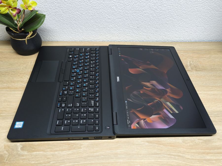 Ноутбук Б/В Dell Latitude 5580, Intel Core i5-6300U, DDR4 8 GB, SSD 256GB, 15.6" Full HD