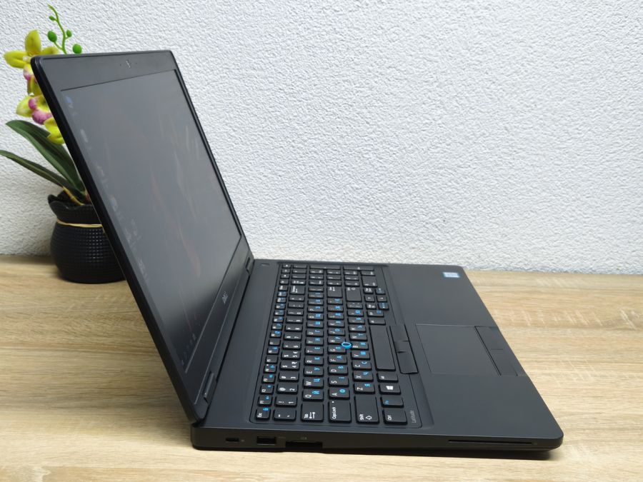 Ноутбук Б/В Dell Latitude 5580, Intel Core i5-6300U, DDR4 8 GB, SSD 256GB, 15.6" Full HD [ProductHub SKU Dell661]
