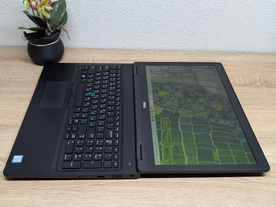 Ноутбук Б/В Dell Latitude 5580:15.6 Full HD Intel Core i5-6300U 8 GB DDR4 SSD 256Gb, Intel HD Graphics [ProductHub SKU Dell668]