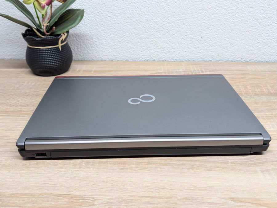 Ноутбук Б/В Fujitsu E746, Intel Core i5-6200U, DDR4 8GB, SSD 240GB, 14" Full HD [ProductHub SKU F265]