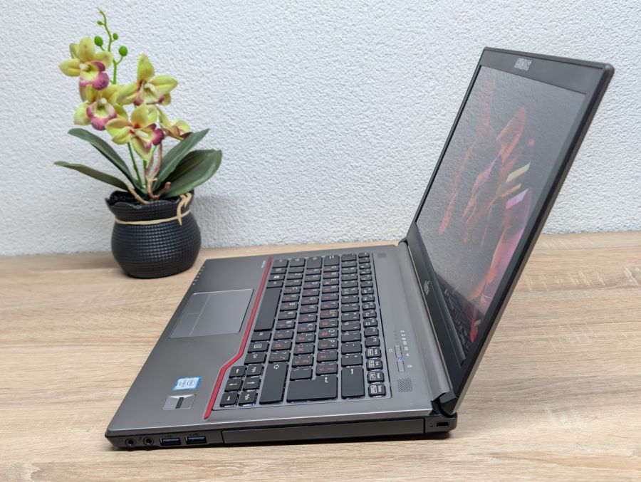 Ноутбук Б/В Fujitsu E746, Intel Core i5-6200U, DDR4 8GB, SSD 240GB, 14" Full HD [ProductHub SKU F265]