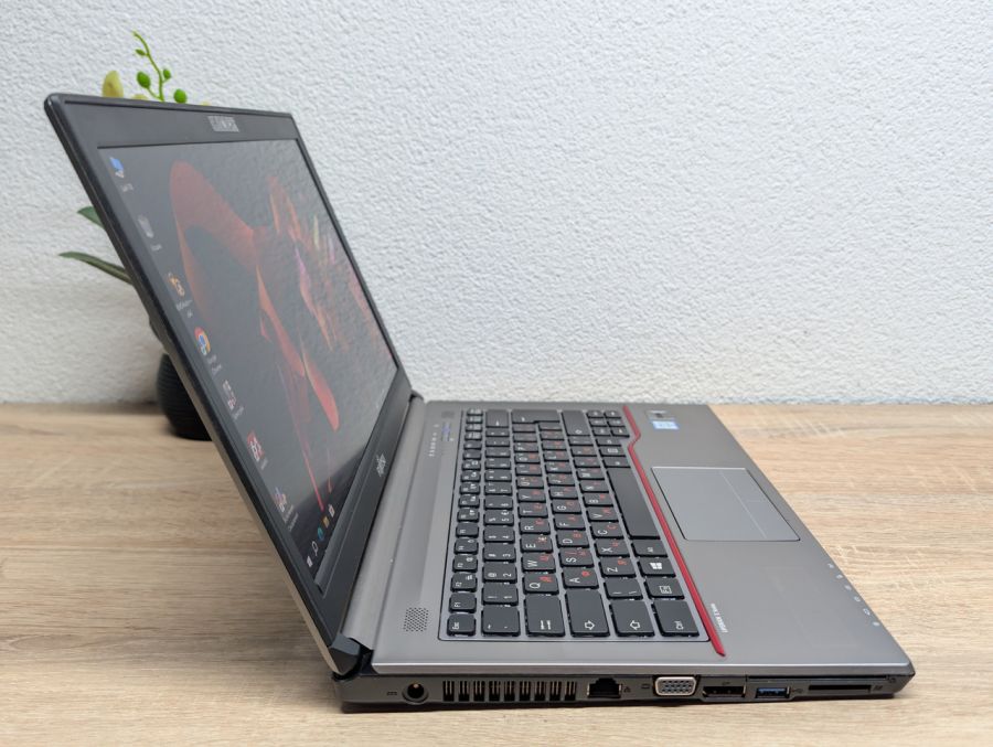 Ноутбук Б/В Fujitsu E746, Intel Core i5-6200U, DDR4 8GB, SSD 250GB, 14" Full HD [ProductHub SKU F267]