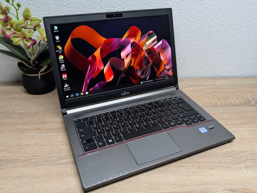 Ноутбук Б/В Fujitsu E746, Intel Core i5-6200U, DDR4 8GB, SSD 250GB, 14" Full HD
