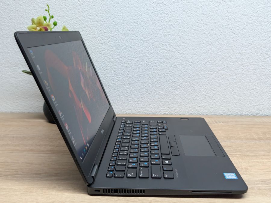 Ноутбук Б/В Dell Latitude E7470, Intel Core i7-6600U, DDR4 8GB, SSD 256GB, 14" Full HD