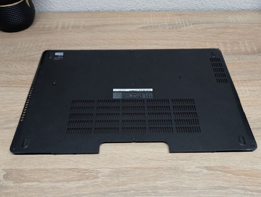 Б/В Cервісна кришка для ноутбука Dell Latitude E5570 [ProductHub SKU 07PVX3]