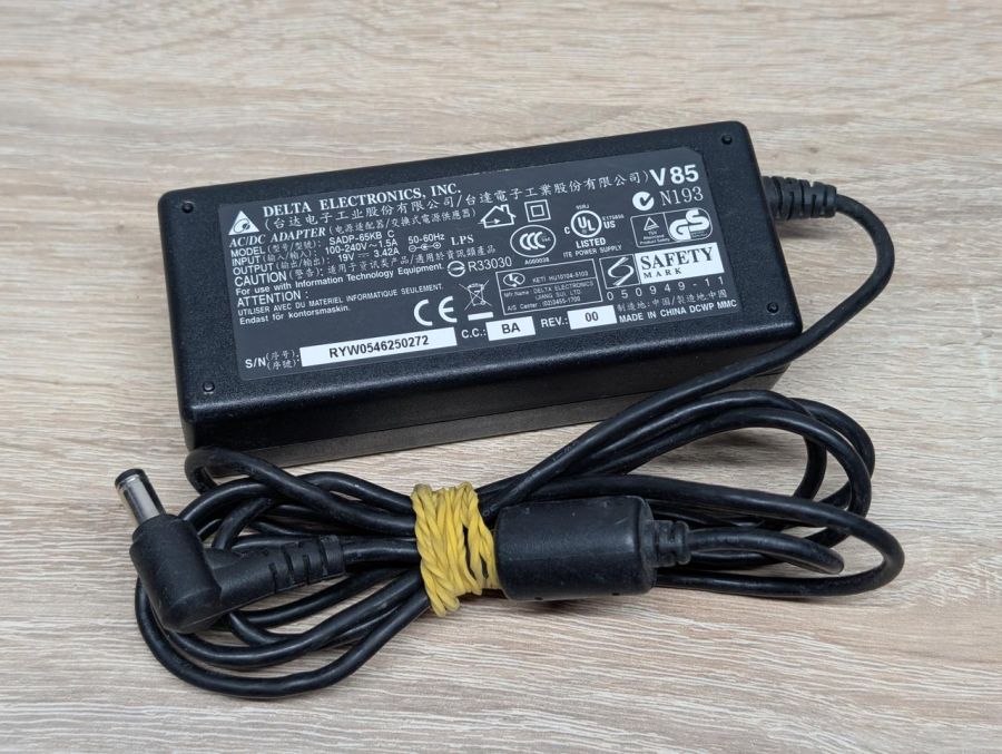 Блок живлення Delta Elecronics 65W 19V 3.42A 5.5 х 2.5 мм Б/В