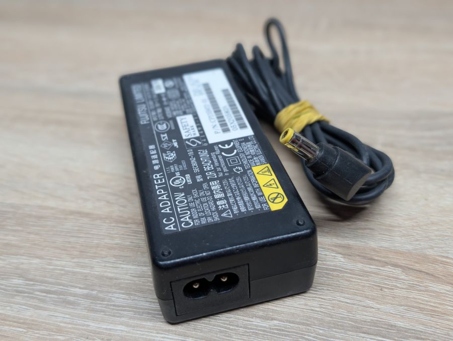 Блок живлення Fujitsu 60W 19V 3.16A 5.5 x 2.5мм Б/В