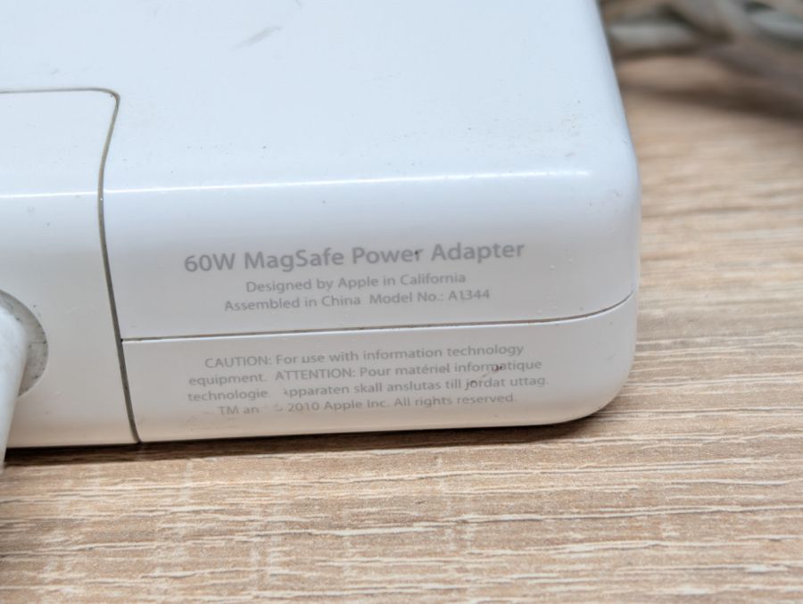 Б/В Оригінальний блок живлення Apple A1344 60W MagSafe 1 [ProductHub SKU A1344]
