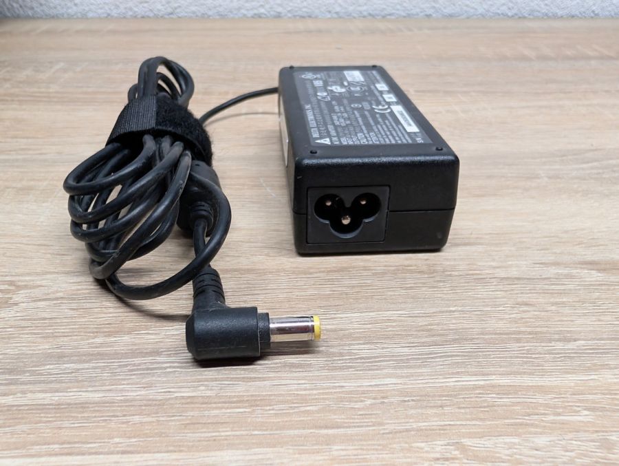 Б/В Блок живлення Delta Electronics 65W 19V 3.42A 5.5 x 1.7 мм [ProductHub SKU 65KB D]