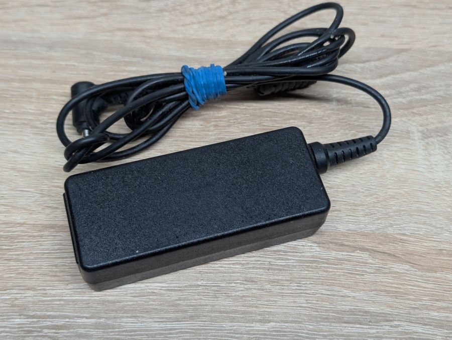 Б/В Блок живлення Chicony 40W 19V 2.1A 4.0 x 1.7 мм [ProductHub SKU 040N3A]