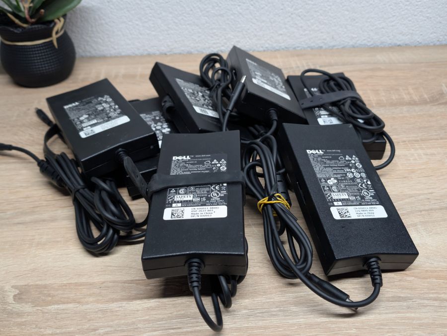 Блок живлення Dell 130W 19.5V 6.7A 4.5 x 3.0 мм Б/В [ProductHub SKU DA130PE1]