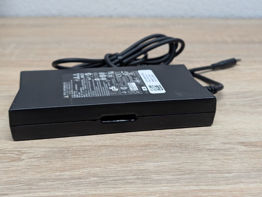 Блок живлення Delte Electronics 150W 19.5V 7.7A 4.5 x 3.0 мм Б/В [ProductHub SKU DA150PM100]