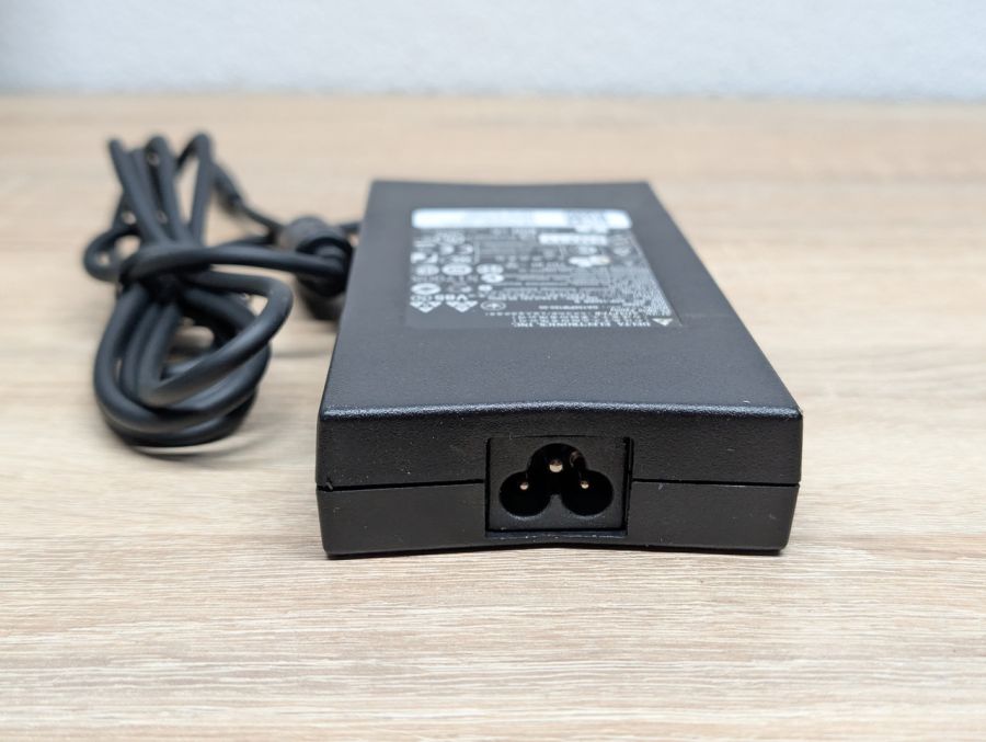 Блок живлення Delte Electronics 150W 19.5V 7.7A 4.5 x 3.0 мм Б/В [ProductHub SKU DA150PM100]