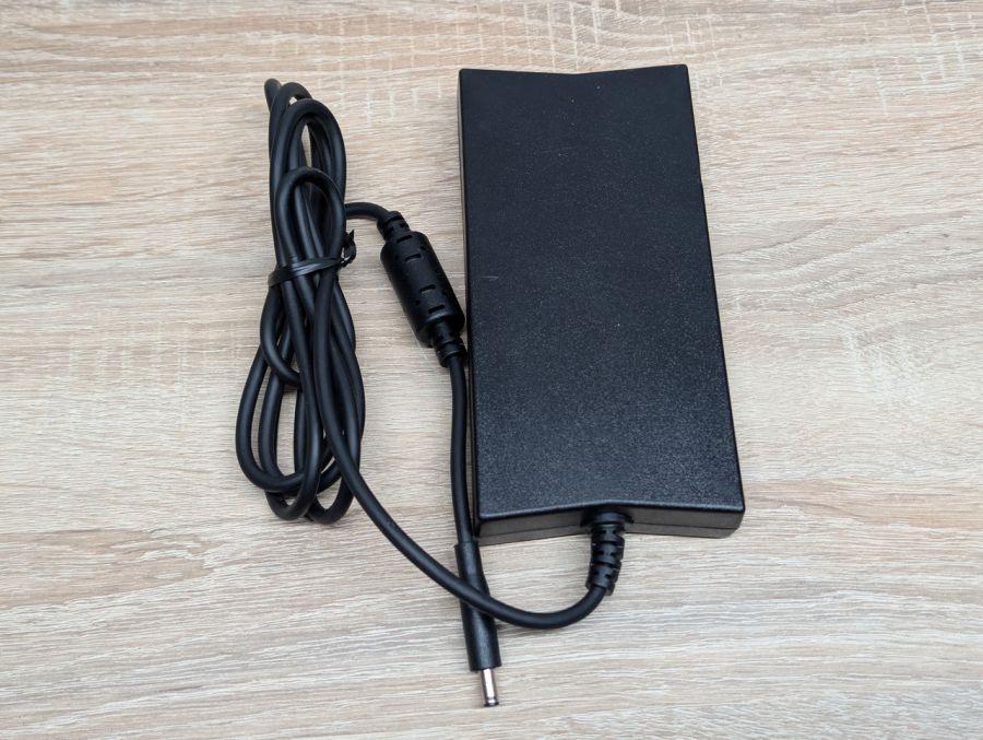 Блок живлення Delte Electronics 150W 19.5V 7.7A 4.5 x 3.0 мм Б/В [ProductHub SKU DA150PM100]