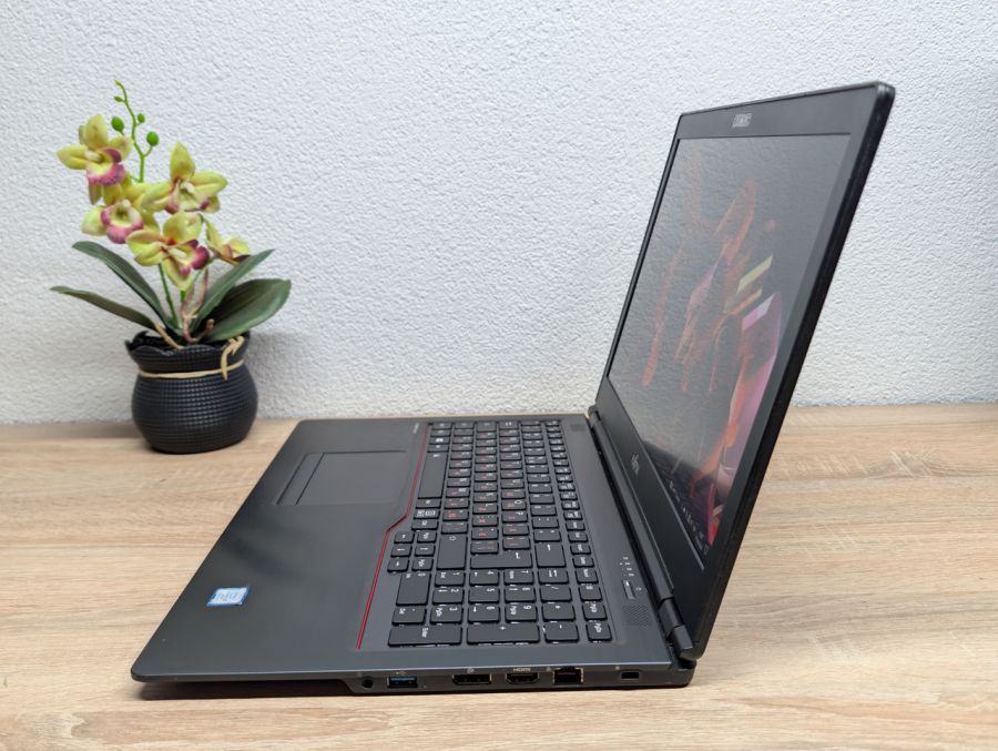 Ноутбук Fujitsu U758: 15.6 Full HD.Intel Core i5-7300U, 8 GB DDR4, SSD 256G Б/В [ProductHub SKU F268]