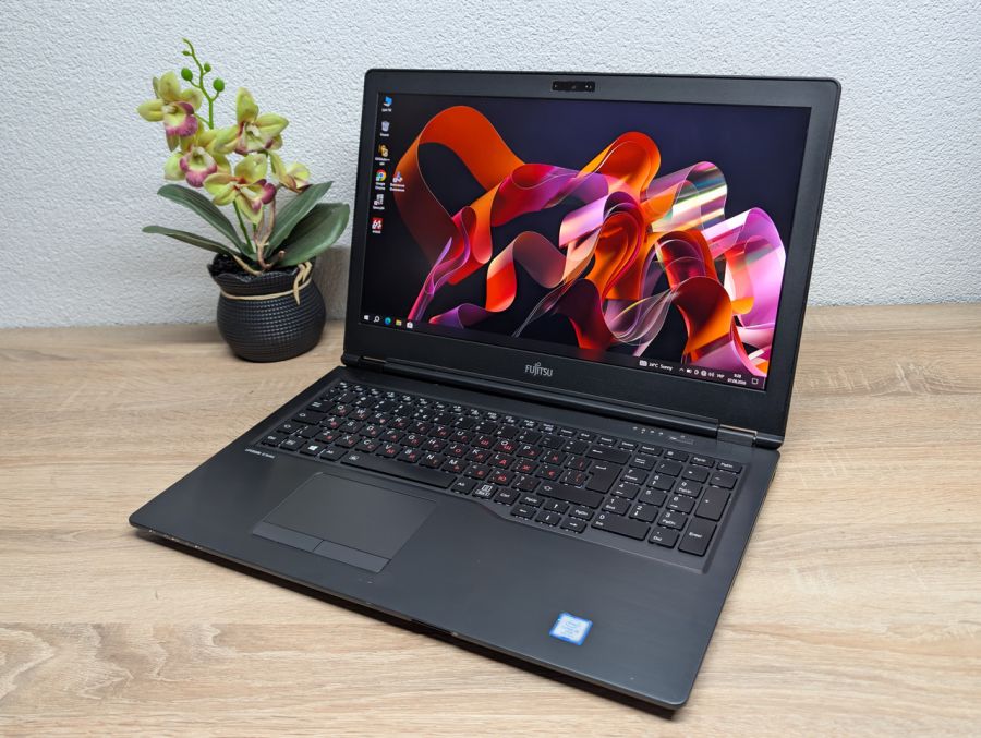 Ноутбук Fujitsu U758: 15.6 Full HD.Intel Core i5-7300U, 8 GB DDR4, SSD 256G Б/В [ProductHub SKU F268]