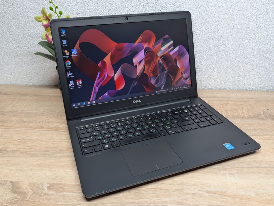 Ноутбук Dell Latitude 3550 Діагональ: 15.6 Intel Core i5-5200U @2.20GHz 8 GB DDR3 Intel HD Graphics SSD 120Gb Б/В [ProductHub SKU Dell672]