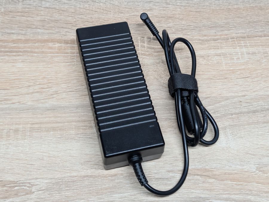 Блок живлення HP 135W 19.5V 6.9A 4.5 x 3.0мм Blue Pin Б/В [ProductHub SKU DA01]