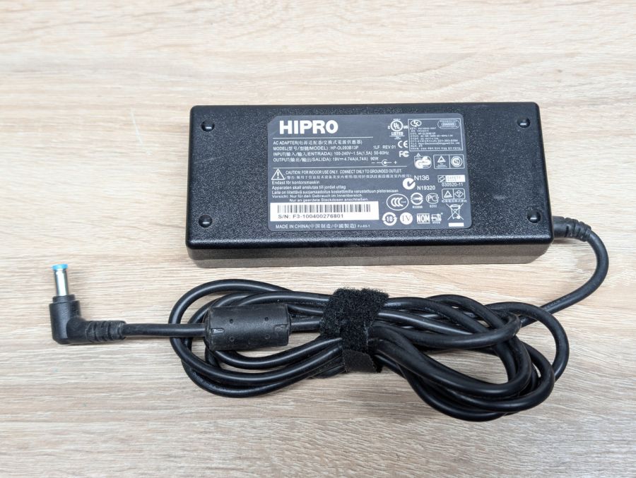 Блок живлення HIPRO 90W 19V 4.74A 5.5 x 1.7 мм Б/В [ProductHub SKU OL093B13P]