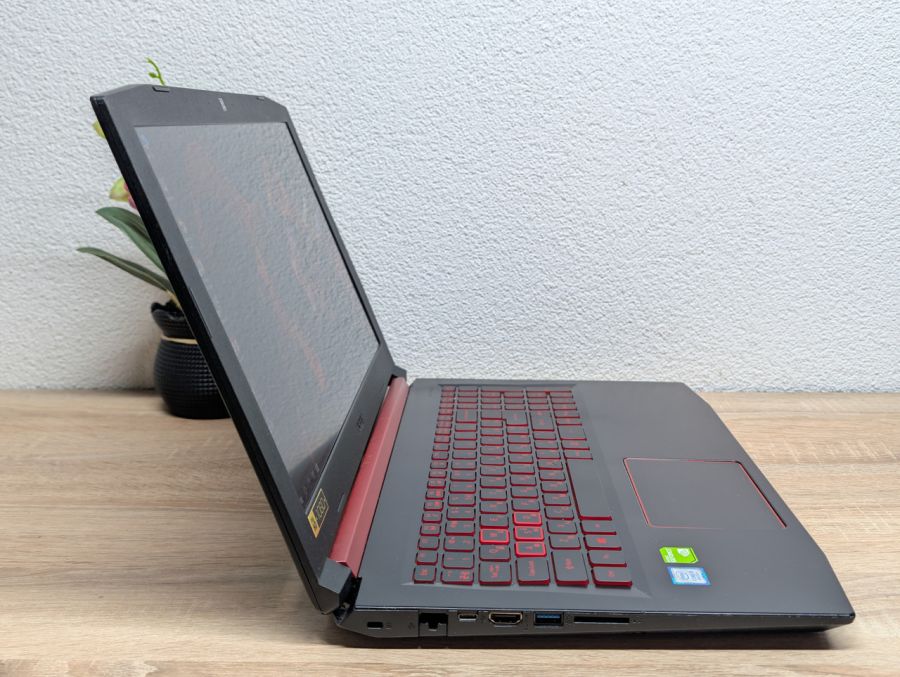 Ноутбук Acer Nitro AN515-31:15.6 Full HD,Core i5-8250U,8 GB DDR4,GeForce MX150 2Gb,SSD 256Gb+ 320Gb Hdd Б/В [ProductHub SKU Acer212]