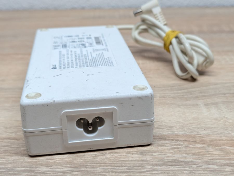 Блок живлення LG 180W 19V 9.48A 6.5 x 4.4 мм Б/В [ProductHub SKU DA-180C19]