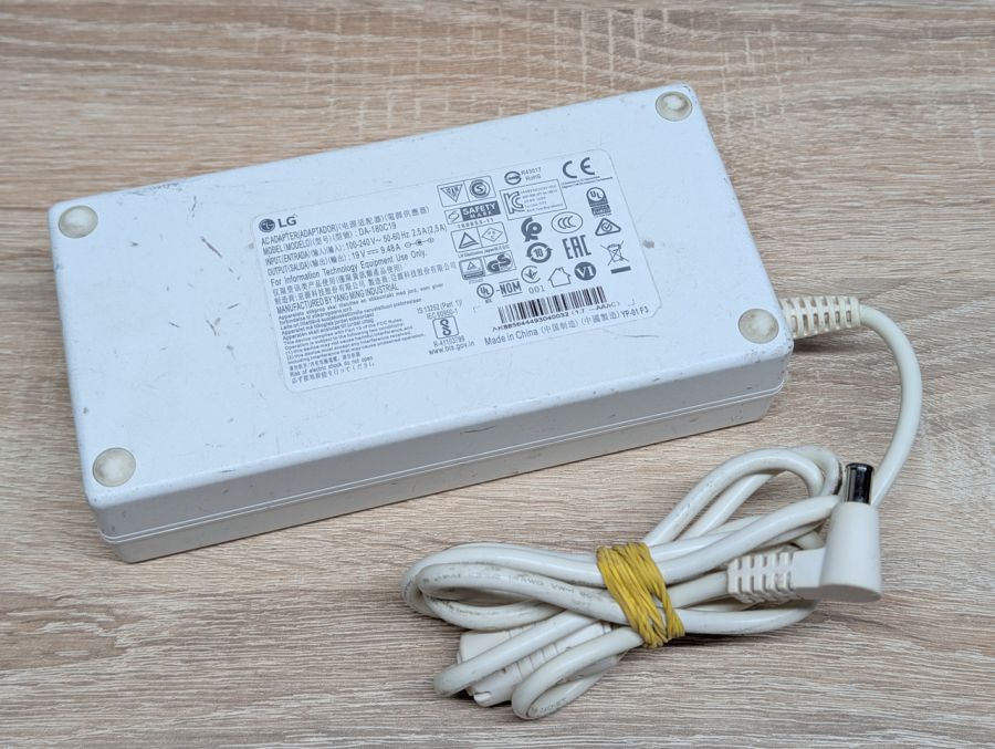 Блок живлення LG 180W 19V 9.48A 6.5 x 4.4 мм Б/В [ProductHub SKU DA-180C19]