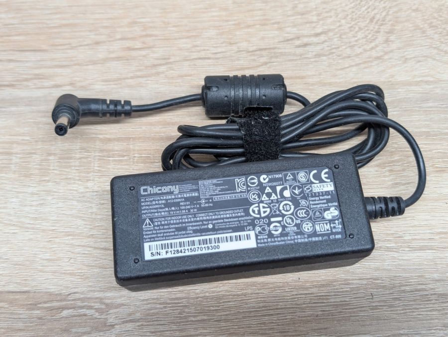 Блок живлення Chicony 30W 19V 1.58A 5.5 x 1.7 мм Б/В [ProductHub SKU A12-030N1A]