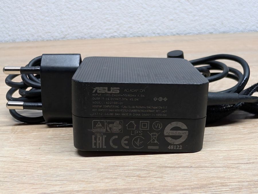 Блок живлення Asus 45W 19V 2.37A 4.5 x 3.0 мм Б/В [ProductHub SKU AD2108020]