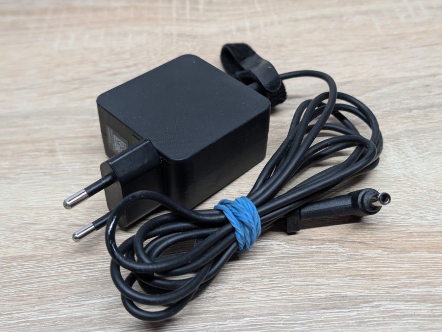 Блок живлення Asus 45W 19V 2.37A 4.5 x 3.0 мм Б/В [ProductHub SKU AD2108020]
