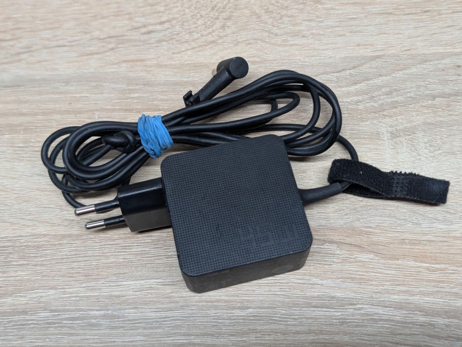 Блок живлення Asus 45W 19V 2.37A 4.5 x 3.0 мм Б/В [ProductHub SKU AD2108020]